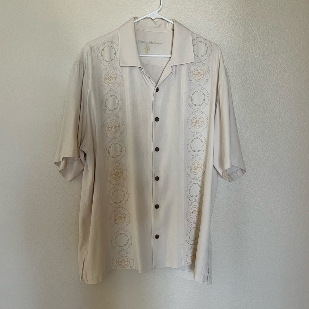 Tommy Bahama Men’s Off White/ Beige Short Sleeve Shirt. Size L